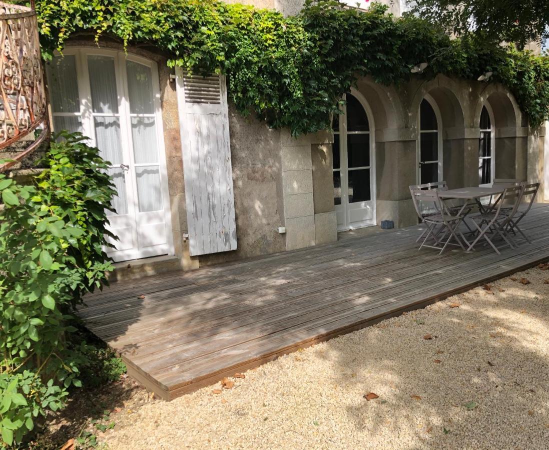 Hotel Au Rez de Jardin Cholet Exterior foto